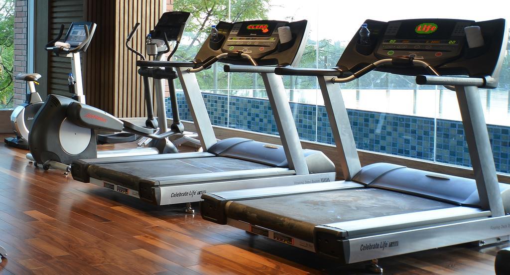 Welcomhotel By Itc Hotels, Richmond Road, Bengaluru Exteriér fotografie Treadmills in a gym