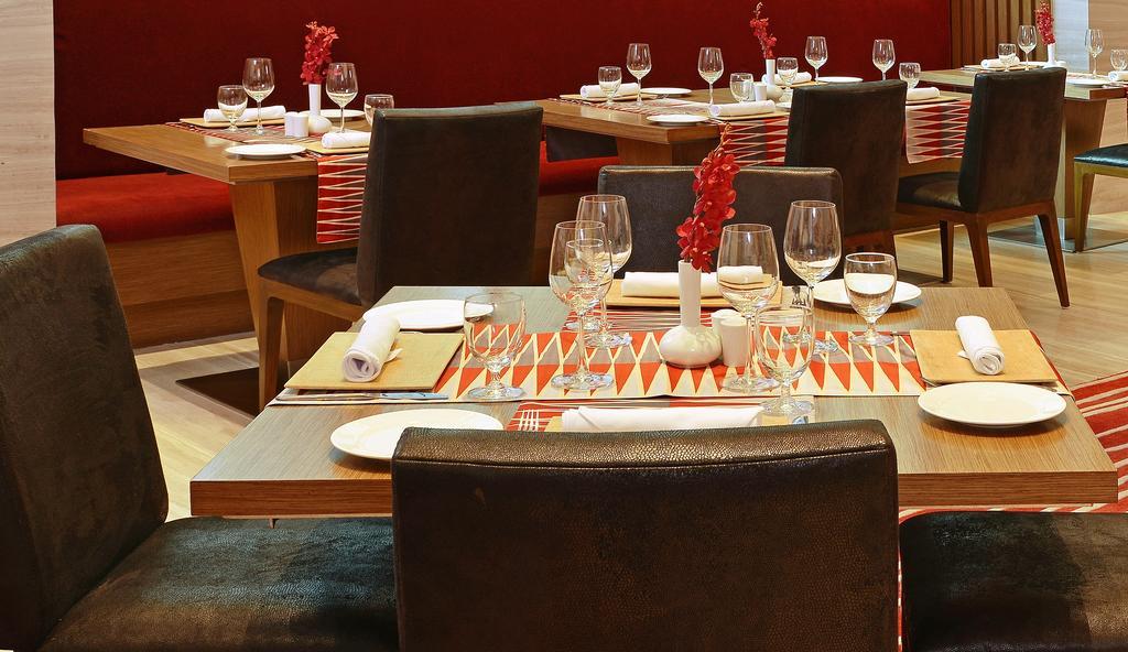Welcomhotel By Itc Hotels, Richmond Road, Bengaluru Exteriér fotografie A restaurant table